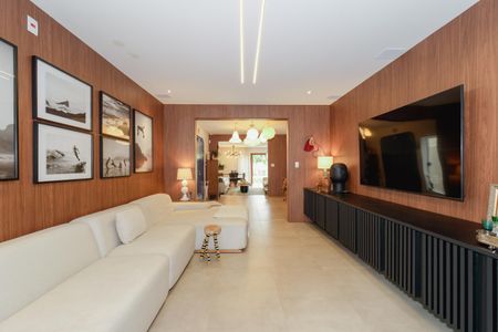 Casa à venda com 238m², 3 quartos e 2 vagas Casa à venda com 238m², 3 quartos e 2 vagasSala