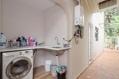 Casa à venda com 238m², 3 quartos e 2 vagas Casa à venda com 238m², 3 quartos e 2 vagasÁrea de Serviço