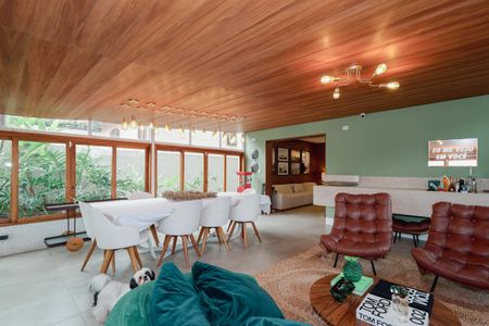 Casa à venda com 238m², 3 quartos e 2 vagas Casa à venda com 238m², 3 quartos e 2 vagasSala