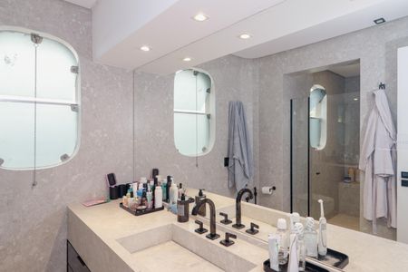 Casa à venda com 238m², 3 quartos e 2 vagas Casa à venda com 238m², 3 quartos e 2 vagasBanheiro da Suíte