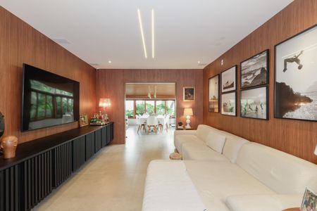 Sala de casa à venda com 3 quartos, 238m² em Jardim Leonor, São Paulo