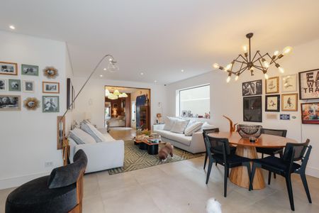 Casa à venda com 238m², 3 quartos e 2 vagas Casa à venda com 238m², 3 quartos e 2 vagasSala