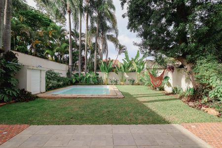 Casa à venda com 238m², 3 quartos e 2 vagas Casa à venda com 238m², 3 quartos e 2 vagasÁrea externa