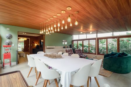 Casa à venda com 238m², 3 quartos e 2 vagas Casa à venda com 238m², 3 quartos e 2 vagasSala