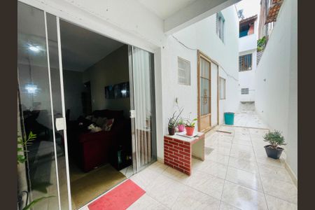 Casa à venda com 200m², 3 quartos e 2 vagasEntrada 
