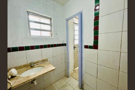 Casa à venda com 200m², 3 quartos e 2 vagasBanheiro da Edícula