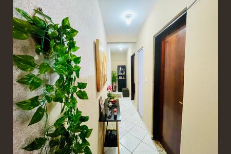 Casa à venda com 200m², 3 quartos e 2 vagasCorredor 