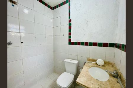 Casa à venda com 200m², 3 quartos e 2 vagasBanheiro da Edícula