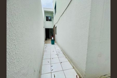 Casa à venda com 200m², 3 quartos e 2 vagasCorredor 