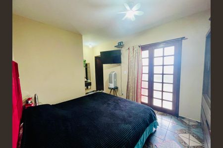 Casa à venda com 200m², 3 quartos e 2 vagasSuíte