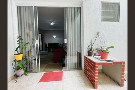 Casa à venda com 200m², 3 quartos e 2 vagasEntrada 