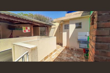 Casa à venda com 105m², 2 quartos e 2 vagasVaranda