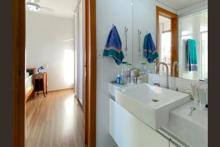 Apartamento à venda com 150m², 4 quartos e 4 vagasBanheiro da Suíte 4