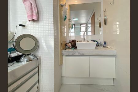 Apartamento à venda com 150m², 4 quartos e 4 vagasBanheiro Social