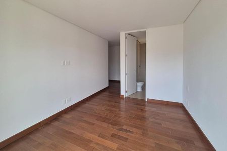 Apartamento à venda com 377m², 4 quartos e 4 vagas