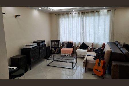 Casa à venda com 4 quartos, 330m² em Jardim Textil, São Paulo