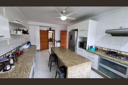 Casa à venda com 4 quartos, 330m² em Jardim Textil, São Paulo