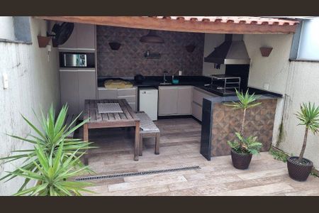 Casa à venda com 4 quartos, 330m² em Jardim Textil, São Paulo