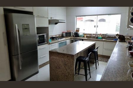 Casa à venda com 4 quartos, 330m² em Jardim Textil, São Paulo