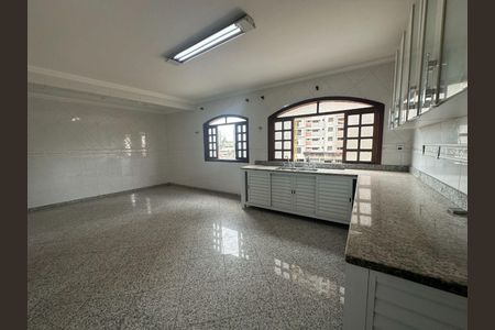 Casa à venda com 4 quartos, 212m² em Vila Regente Feijó, São Paulo