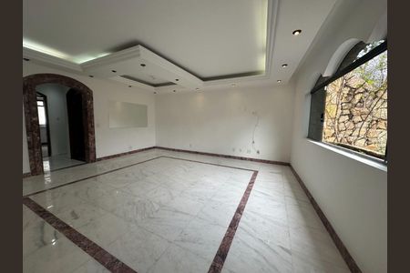 Casa à venda com 4 quartos, 212m² em Vila Regente Feijó, São Paulo