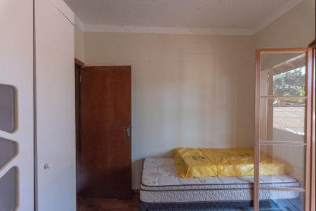 Casa à venda com 182m², 3 quartos e 4 vagasQuarto 2