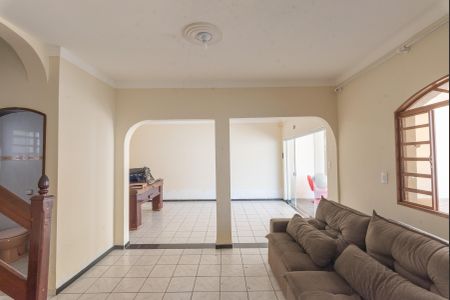 Casa à venda com 182m², 3 quartos e 4 vagasSala