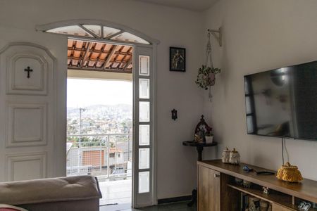Casa à venda com 379m², 3 quartos e 8 vagasSala