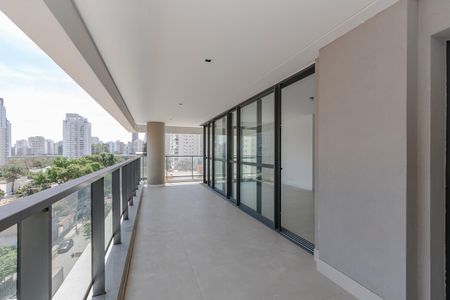 Apartamento para alugar com 166m², 4 quartos e 2 vagas Apartamento para alugar com 166m², 4 quartos e 2 vagasVaranda