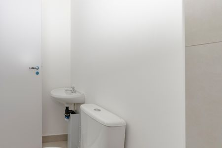 Apartamento para alugar com 166m², 4 quartos e 2 vagas Apartamento para alugar com 166m², 4 quartos e 2 vagasBanheiro de Serviço