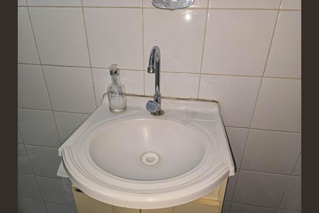 Banheiro de apartamento para alugar com 1 quarto, 90m² em Embaré, Santos