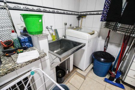 Casa à venda com 160m², 3 quartos e 1 vagaÁrea de serviço