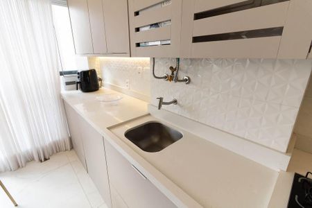 Apartamento à venda com 72m², 3 quartos e 1 vagaÁrea de Serviço