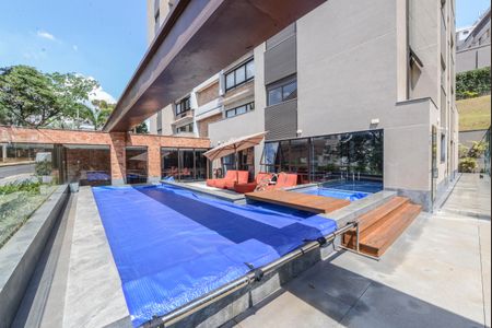 Apartamento à venda com 216m², 4 quartos e 3 vagasÁrea comum - Piscina