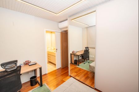 Apartamento à venda com 216m², 4 quartos e 3 vagasSemi suíte 2