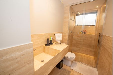 Apartamento à venda com 216m², 4 quartos e 3 vagasBanheiro da Suíte 1