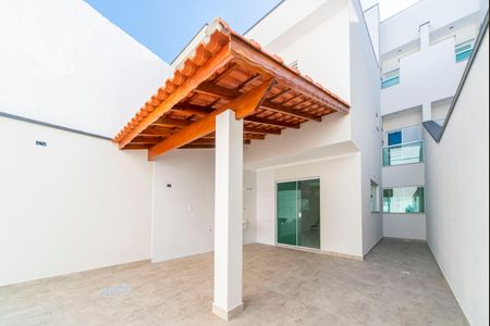 Casa à venda com 190m², 3 quartos e 4 vagasQuintal Fundos