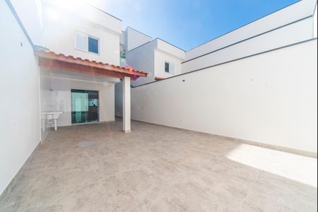 Casa à venda com 190m², 3 quartos e 4 vagasQuintal Fundos