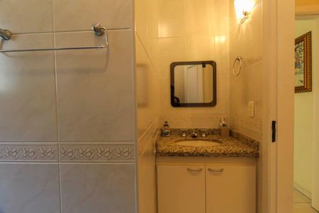 Casa à venda com 159m², 3 quartos e 3 vagasBanheiro da Suíte 2