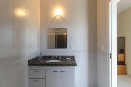 Casa à venda com 159m², 3 quartos e 3 vagasBanheiro da Suíte 1