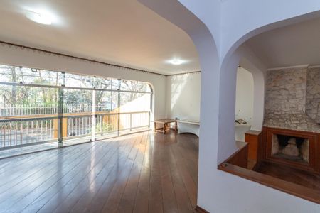 Sala de casa à venda com 4 quartos, 300m² em Jardim das Vertentes, São Paulo