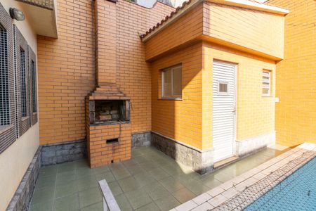 Casa à venda com 300m², 4 quartos e 5 vagas Casa à venda com 300m², 4 quartos e 5 vagasÁrea comum - Churrasqueira