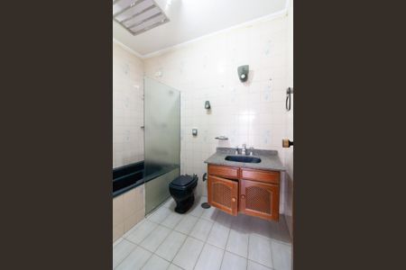 Casa à venda com 300m², 4 quartos e 5 vagas Casa à venda com 300m², 4 quartos e 5 vagasBanheiro da Suíte 1