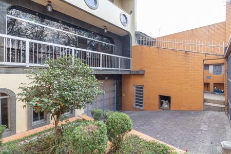 Casa à venda com 300m², 4 quartos e 5 vagas Casa à venda com 300m², 4 quartos e 5 vagasGaragem