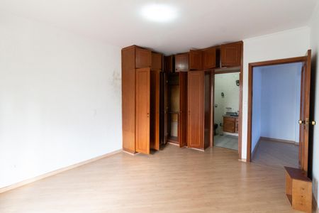 Casa à venda com 300m², 4 quartos e 5 vagas Casa à venda com 300m², 4 quartos e 5 vagasSuíte 1