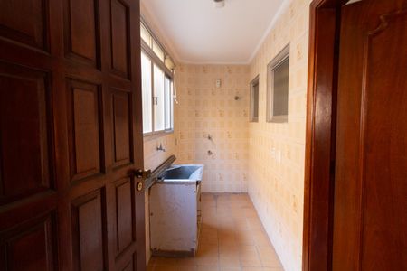 Casa à venda com 300m², 4 quartos e 5 vagas Casa à venda com 300m², 4 quartos e 5 vagasÁrea de Serviço