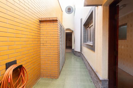 Casa à venda com 300m², 4 quartos e 5 vagas Casa à venda com 300m², 4 quartos e 5 vagasCorredor