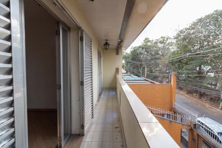 Casa à venda com 300m², 4 quartos e 5 vagas Casa à venda com 300m², 4 quartos e 5 vagasVaranda da Suíte 1