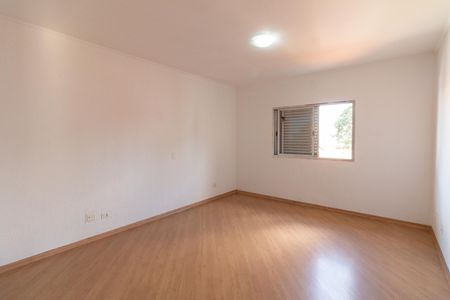 Casa à venda com 300m², 4 quartos e 5 vagas Casa à venda com 300m², 4 quartos e 5 vagasSuíte 2