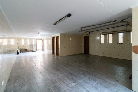 Casa à venda com 300m², 4 quartos e 5 vagas Casa à venda com 300m², 4 quartos e 5 vagasGaragem